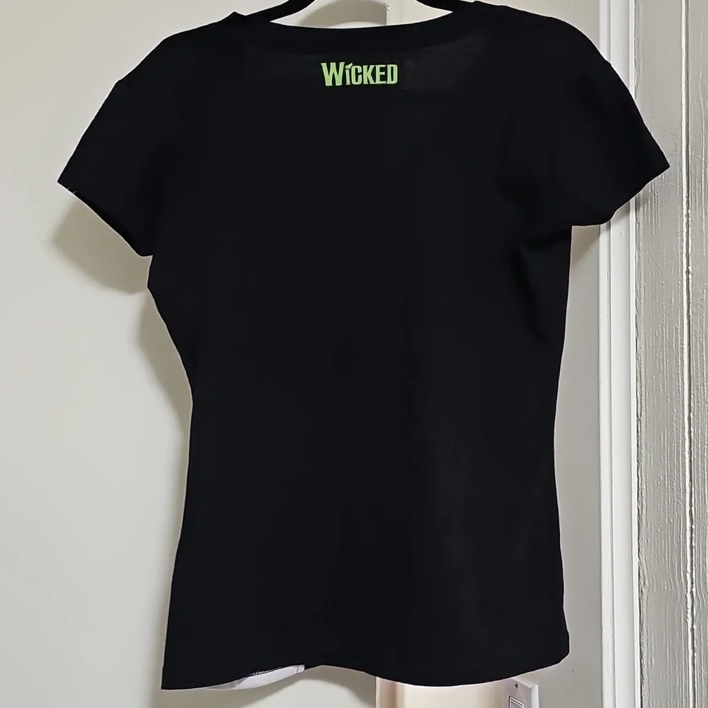 Wear Wicked Witches Short-sleeve V-neck Tee Youth XL